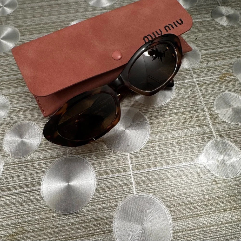 Miu Miu Brown Tortoise Sunglasses with Pink Case - Picture 3 of 6